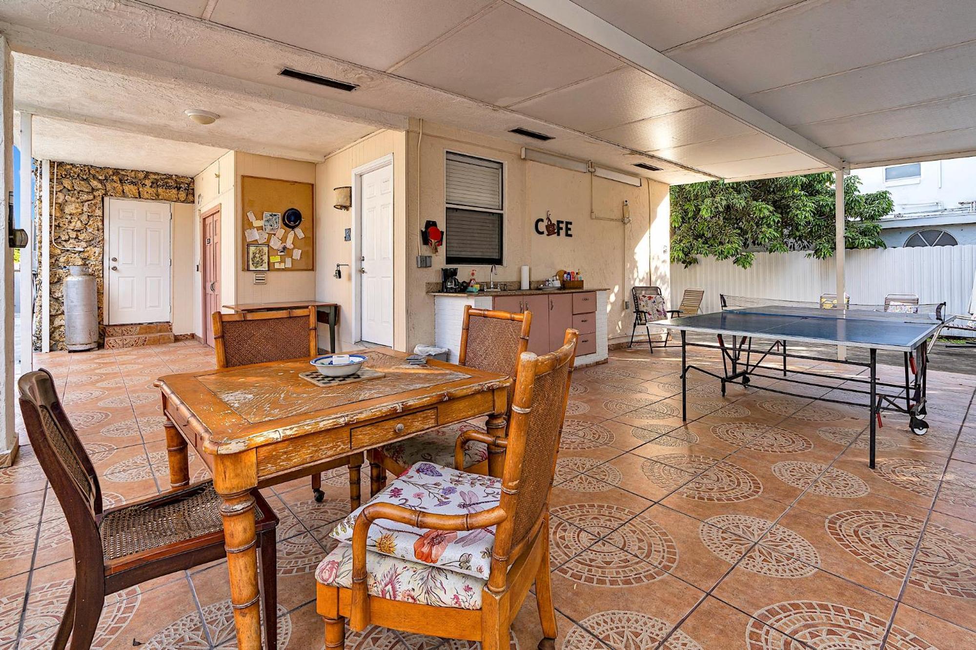 Private Room In Little Havana ไมอามี ภายนอก รูปภาพ