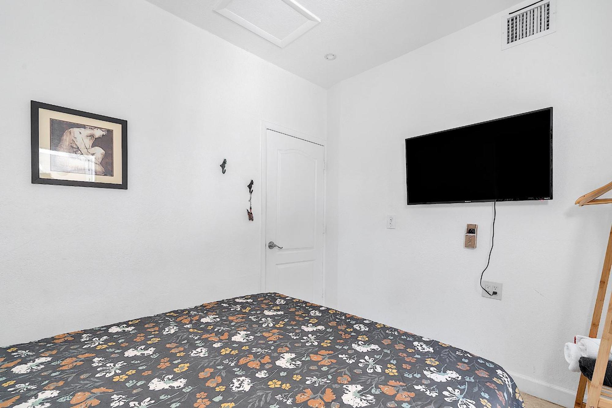 Private Room In Little Havana ไมอามี ภายนอก รูปภาพ