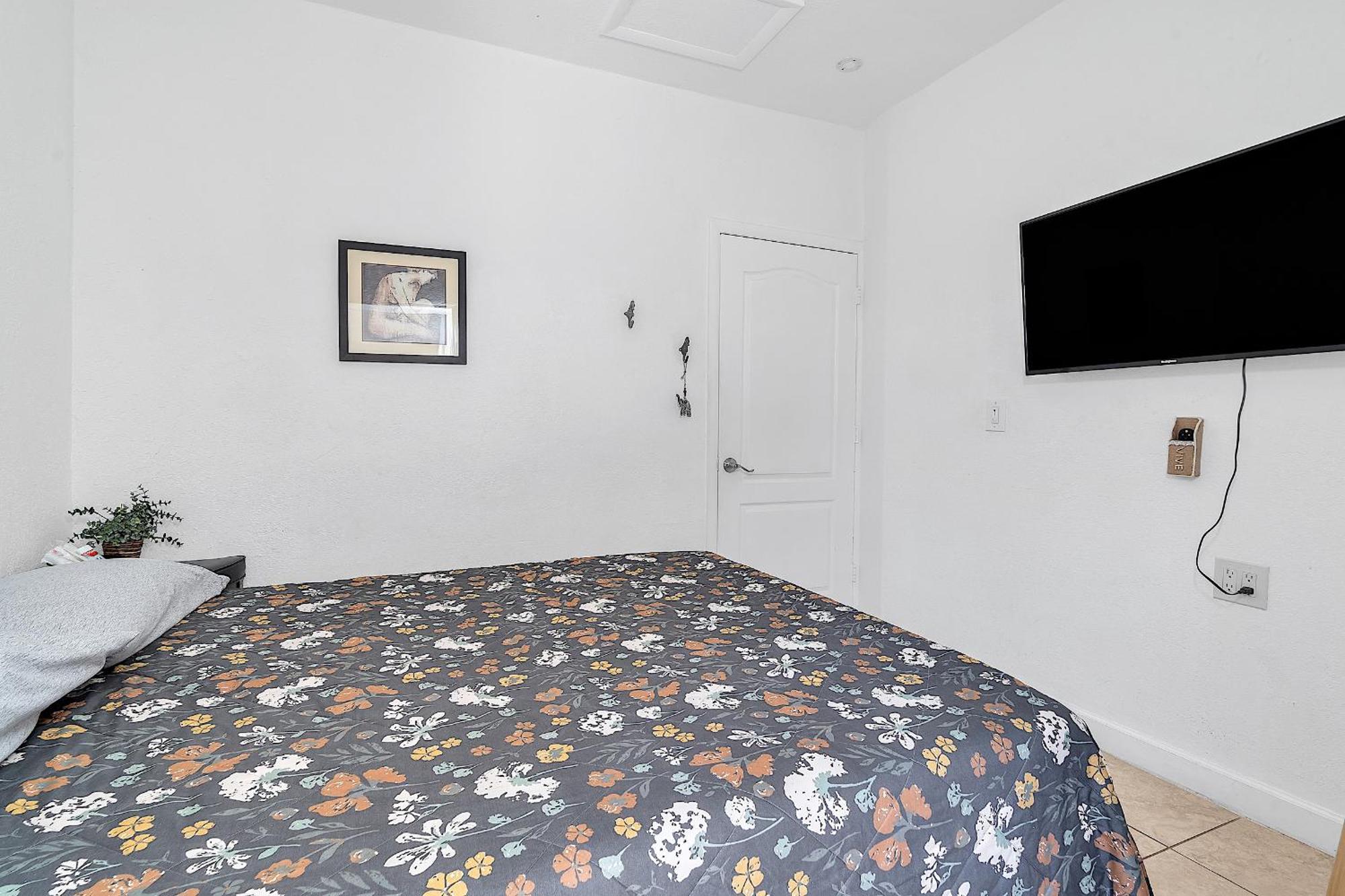 Private Room In Little Havana ไมอามี ภายนอก รูปภาพ